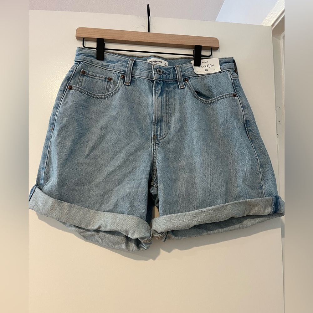 ABERCROMBIE & FITCH - mid rise shorts/jort - NEW WITH TAGS